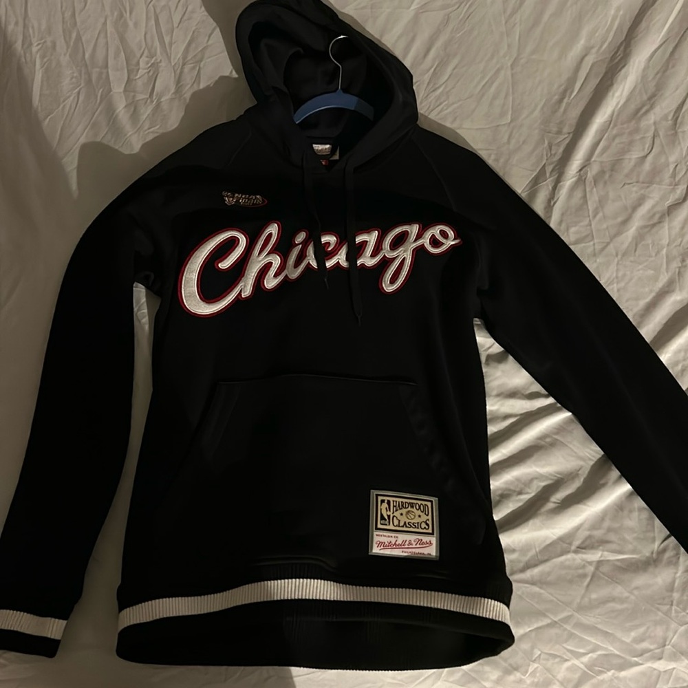 Medium city of Chicago Mitchell & Ness vintage hardwood classics hoodie.